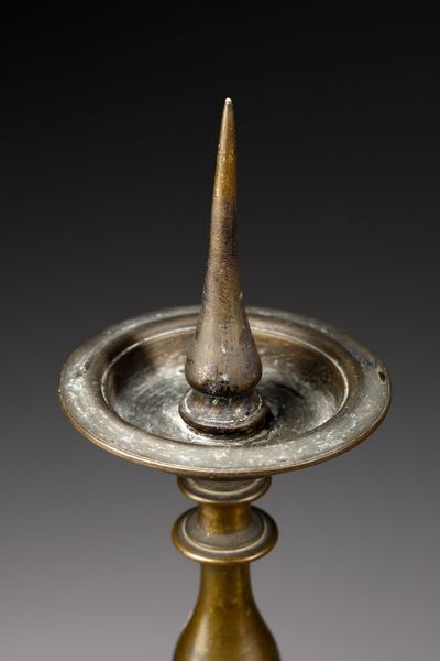 MANIFATTURA DEL XIX SECOLO : Coppia di candelieri in bronzo a rocchetto poggianti su base tripode  - Asta Asta 395 | ARTE ANTICA E DEL XIX SECOLO Online - Associazione Nazionale - Case d'Asta italiane