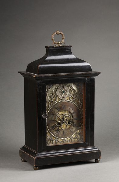 MANIFATTURA INGLESE DEL XIX SECOLO : Orologio da tavolo con cassa in legno ebanizzato e quadrante in metallo dorato e rame  - Asta Asta 395 | ARTE ANTICA E DEL XIX SECOLO Online - Associazione Nazionale - Case d'Asta italiane