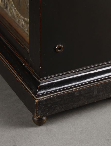 MANIFATTURA INGLESE DEL XIX SECOLO : Orologio da tavolo con cassa in legno ebanizzato e quadrante in metallo dorato e rame  - Asta Asta 395 | ARTE ANTICA E DEL XIX SECOLO Online - Associazione Nazionale - Case d'Asta italiane