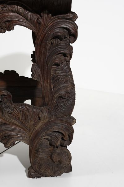 MANIFATTURA ITALIANA DEL XVII-XVIII SECOLO : Tavolo in legno intagliato in forma di volute e motivi fitomorfi, piano in marmo broccatello di Spagna  - Asta Asta 395 | ARTE ANTICA E DEL XIX SECOLO Online - Associazione Nazionale - Case d'Asta italiane