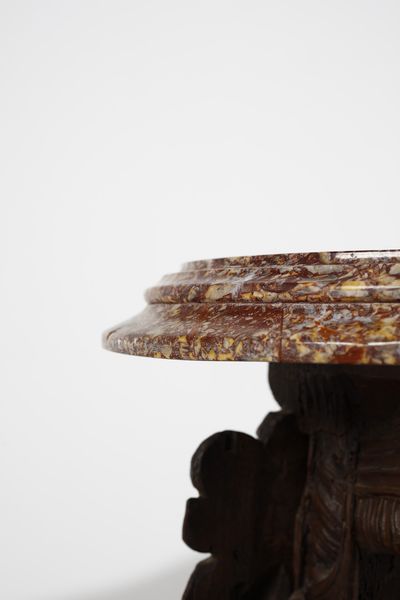 MANIFATTURA ITALIANA DEL XVII-XVIII SECOLO : Tavolo in legno intagliato in forma di volute e motivi fitomorfi, piano in marmo broccatello di Spagna  - Asta Asta 395 | ARTE ANTICA E DEL XIX SECOLO Online - Associazione Nazionale - Case d'Asta italiane