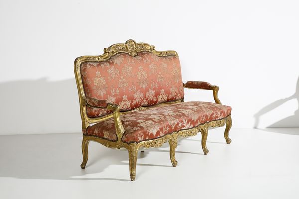 MANIFATTURA DEL XIX SECOLO : Salotto composto da cinque elementi in legno intagliato e dorato in stile Luigi XV  - Asta Asta 395 | ARTE ANTICA E DEL XIX SECOLO Online - Associazione Nazionale - Case d'Asta italiane