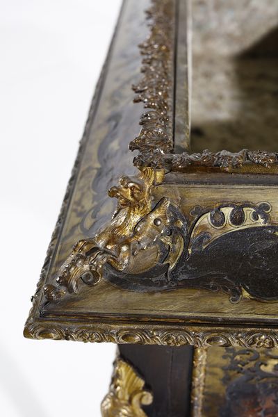 MANIFATTURA FRANCESE DEL XIX-XX SECOLO : Fioriera in stile Boulle in legno ebanizzato e lastronato in ottone, con applicazioni in bronzo dorato e gambe arcuate  - Asta Asta 395 | ARTE ANTICA E DEL XIX SECOLO Online - Associazione Nazionale - Case d'Asta italiane