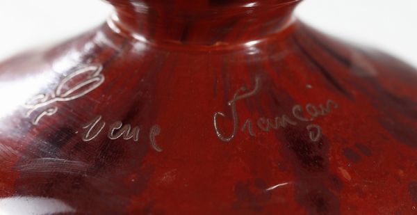 SCHNEIDER : Vaso della serie Cedres, in vetro doppio, nei toni arancio, decoro inciso con cedri  - Asta Asta 395 | ARTE ANTICA E DEL XIX SECOLO Online - Associazione Nazionale - Case d'Asta italiane