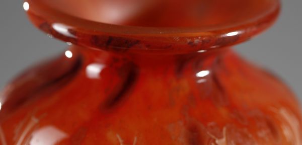 SCHNEIDER : Vaso della serie Cedres, in vetro doppio, nei toni arancio, decoro inciso con cedri  - Asta Asta 395 | ARTE ANTICA E DEL XIX SECOLO Online - Associazione Nazionale - Case d'Asta italiane