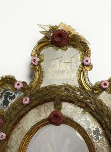 MANIFATTURA VENEZIANA DEL XX SECOLO : Specchiera con cornice in vetro con elementi fitomorfi e fiori applicati  - Asta Asta 395 | ARTE ANTICA E DEL XIX SECOLO Online - Associazione Nazionale - Case d'Asta italiane