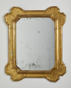 MANIFATTURA DEL XIX SECOLO - Cornice a vassoio in legno intagliato e dorato