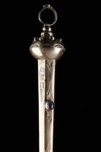 ARGENTIERE RUSSO DEL XIX SECOLO : Yad Torah con inserti in ametista  - Asta Asta 395 | ARTE ANTICA E DEL XIX SECOLO Online - Associazione Nazionale - Case d'Asta italiane