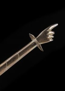 ARGENTIERE RUSSO DEL XIX SECOLO : Yad Torah con inserti in ametista  - Asta Asta 395 | ARTE ANTICA E DEL XIX SECOLO Online - Associazione Nazionale - Case d'Asta italiane