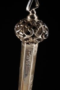 ARGENTIERE RUSSO DEL XIX SECOLO : Yad Torah con inserti in pietra nera.  - Asta Asta 395 | ARTE ANTICA E DEL XIX SECOLO Online - Associazione Nazionale - Case d'Asta italiane