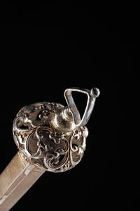 ARGENTIERE RUSSO DEL XIX SECOLO : Yad Torah con inserti in pietra nera.  - Asta Asta 395 | ARTE ANTICA E DEL XIX SECOLO Online - Associazione Nazionale - Case d'Asta italiane