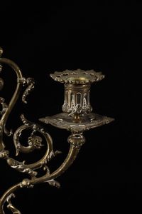 MANIFATTURA DEL XIX SECOLO : Trittico da camino in porcellana di Delft bianca e blu con inserti e montature in bronzo dorato, composto da orologio e due candelabri a quattro luci  - Asta Asta 395 | ARTE ANTICA E DEL XIX SECOLO Online - Associazione Nazionale - Case d'Asta italiane