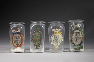 MANIFATTURA ITALIANA DEL XIX SECOLO - Quattro vasi da farmacia in vetro