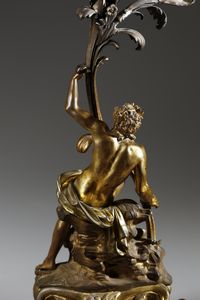 MANIFATTURA DEL XIX SECOLO : Coppia di candelieri a cinque luci in bronzo dorato in forma di figure allegoriche che sorreggono la base di un fiore  - Asta Asta 395 | ARTE ANTICA E DEL XIX SECOLO Online - Associazione Nazionale - Case d'Asta italiane
