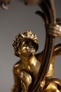 MANIFATTURA DEL XIX SECOLO : Coppia di candelieri a cinque luci in bronzo dorato in forma di figure allegoriche che sorreggono la base di un fiore  - Asta Asta 395 | ARTE ANTICA E DEL XIX SECOLO Online - Associazione Nazionale - Case d'Asta italiane