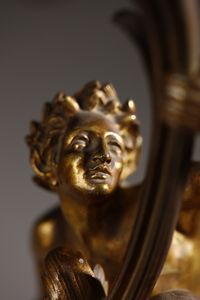 MANIFATTURA DEL XIX SECOLO : Coppia di candelieri a cinque luci in bronzo dorato in forma di figure allegoriche che sorreggono la base di un fiore  - Asta Asta 395 | ARTE ANTICA E DEL XIX SECOLO Online - Associazione Nazionale - Case d'Asta italiane