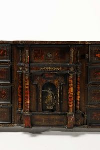 MANIFATTURA DELL'ITALIA MERIDIONALE DELLA FINE DEL XVII SECOLO : Stipo lastronato con applicazioni in bronzo, di forma architettonica, nicchia centrale con quattro colonne lavorate a guilloch� e statuetta di Minerva a celare dieci cassettini, piedi a sfera  - Asta Asta 395 | ARTE ANTICA E DEL XIX SECOLO Online - Associazione Nazionale - Case d'Asta italiane