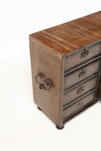 MANIFATTURA DELL'ITALIA MERIDIONALE DELLA FINE DEL XVII SECOLO : Stipo lastronato con applicazioni in bronzo, di forma architettonica, nicchia centrale con quattro colonne lavorate a guilloch� e statuetta di Minerva a celare dieci cassettini, piedi a sfera  - Asta Asta 395 | ARTE ANTICA E DEL XIX SECOLO Online - Associazione Nazionale - Case d'Asta italiane