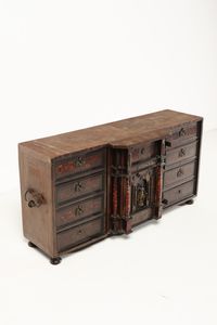 MANIFATTURA DELL'ITALIA MERIDIONALE DELLA FINE DEL XVII SECOLO : Stipo lastronato con applicazioni in bronzo, di forma architettonica, nicchia centrale con quattro colonne lavorate a guilloch� e statuetta di Minerva a celare dieci cassettini, piedi a sfera  - Asta Asta 395 | ARTE ANTICA E DEL XIX SECOLO Online - Associazione Nazionale - Case d'Asta italiane