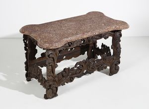 MANIFATTURA ITALIANA DEL XVII-XVIII SECOLO : Tavolo in legno intagliato in forma di volute e motivi fitomorfi, piano in marmo broccatello di Spagna  - Asta Asta 395 | ARTE ANTICA E DEL XIX SECOLO Online - Associazione Nazionale - Case d'Asta italiane