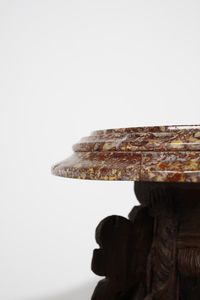 MANIFATTURA ITALIANA DEL XVII-XVIII SECOLO : Tavolo in legno intagliato in forma di volute e motivi fitomorfi, piano in marmo broccatello di Spagna  - Asta Asta 395 | ARTE ANTICA E DEL XIX SECOLO Online - Associazione Nazionale - Case d'Asta italiane