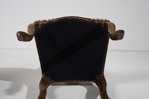 MANIFATTURA VENEZIANA DEL XIX SECOLO : Coppia di sedie in legno laccato, schienale a giorno di linea mossa con cartella traforata, gambe arcuate poggianti su piedi a ricciolo  - Asta Asta 395 | ARTE ANTICA E DEL XIX SECOLO Online - Associazione Nazionale - Case d'Asta italiane