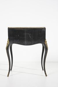 MANIFATTURA FRANCESE DEL XIX-XX SECOLO : Scrittoio a ribalta in stile Boulle in legno ebanizzato e lastronato in tartaruga e ottone, con applicazioni in bronzo dorato e gambe arcuate  - Asta Asta 395 | ARTE ANTICA E DEL XIX SECOLO Online - Associazione Nazionale - Case d'Asta italiane