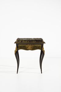 MANIFATTURA FRANCESE DEL XIX-XX SECOLO : Fioriera in stile Boulle in legno ebanizzato e lastronato in ottone, con applicazioni in bronzo dorato e gambe arcuate  - Asta Asta 395 | ARTE ANTICA E DEL XIX SECOLO Online - Associazione Nazionale - Case d'Asta italiane