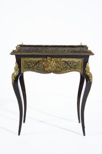 MANIFATTURA FRANCESE DEL XIX-XX SECOLO : Fioriera in stile Boulle in legno ebanizzato e lastronato in ottone, con applicazioni in bronzo dorato e gambe arcuate  - Asta Asta 395 | ARTE ANTICA E DEL XIX SECOLO Online - Associazione Nazionale - Case d'Asta italiane