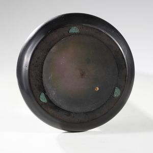 GALL� : Vaso cilindrico con base a bulbo in vetro doppio, decoro di foglie nei toni del bruno, finemente inciso ad acido su fondo variegato verde e rosato  - Asta Asta 395 | ARTE ANTICA E DEL XIX SECOLO Online - Associazione Nazionale - Case d'Asta italiane