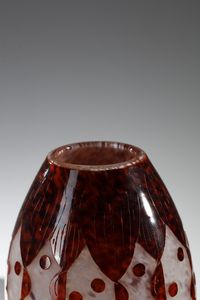 SCHNEIDER : Vaso della serie Rubaniers, in vetro doppio, nei toni arancio e rosso su fondo bianco  - Asta Asta 395 | ARTE ANTICA E DEL XIX SECOLO Online - Associazione Nazionale - Case d'Asta italiane