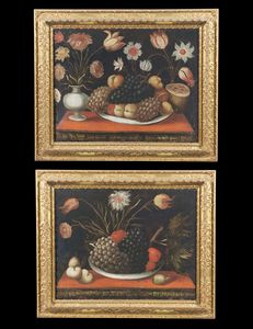 ARTISTA SPAGNOLO DEL XVII SECOLO - Coppia di dipinti raffiguranti nature morte con fiori e frutta