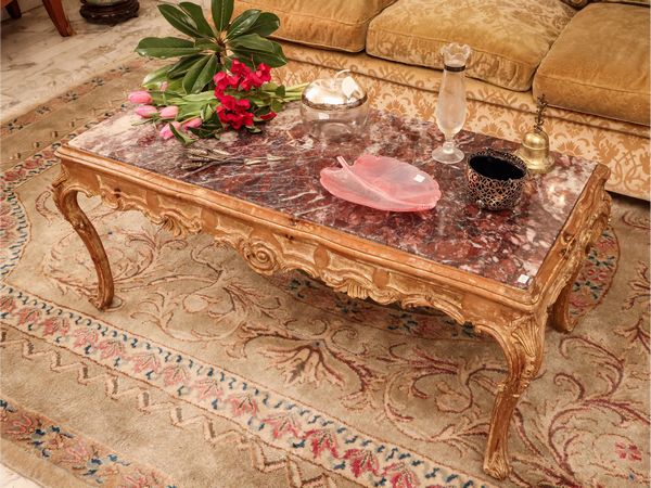 Tavolino basso da caff� in legno laccato e lumeggiato in oro  - Asta L'Arte di Arredare - Associazione Nazionale - Case d'Asta italiane
