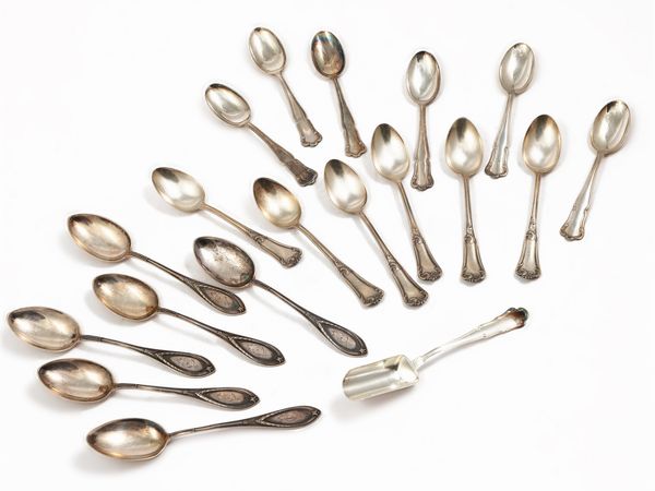 Due set di cucchiaini in argento  - Asta L'Arte di Arredare - Associazione Nazionale - Case d'Asta italiane