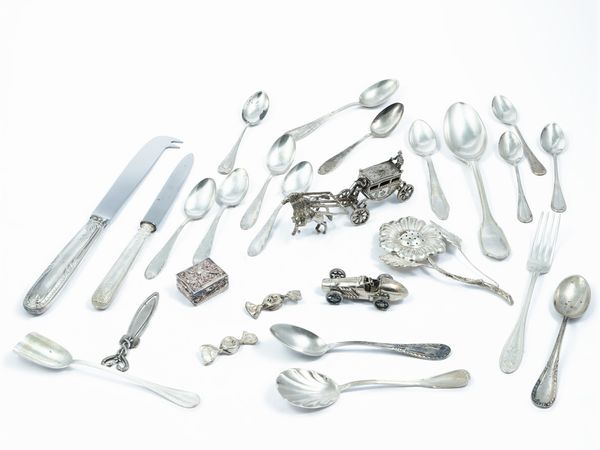 Lotto di curiosit� in argento  - Asta L'Arte di Arredare - Associazione Nazionale - Case d'Asta italiane