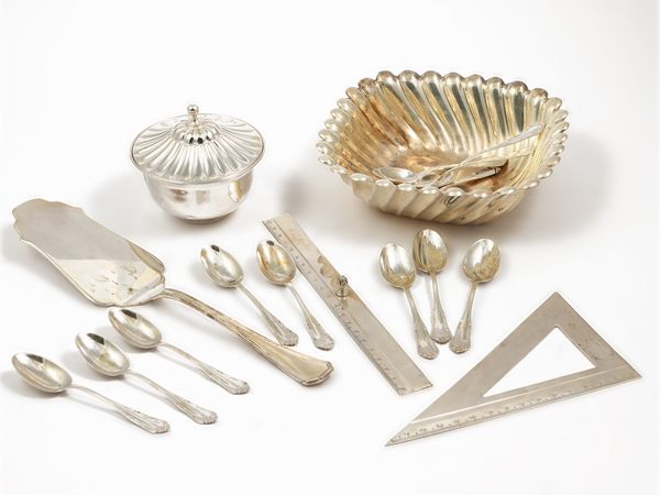 Lotto di curiosit� in argento  - Asta L'Arte di Arredare - Associazione Nazionale - Case d'Asta italiane