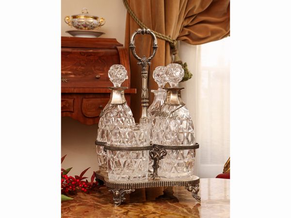 Tantalus in metallo argentato e cristallo molato  - Asta L'Arte di Arredare - Associazione Nazionale - Case d'Asta italiane