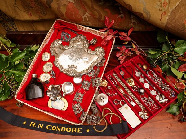 Lotto di curiosit�  - Asta L'Arte di Arredare - Associazione Nazionale - Case d'Asta italiane