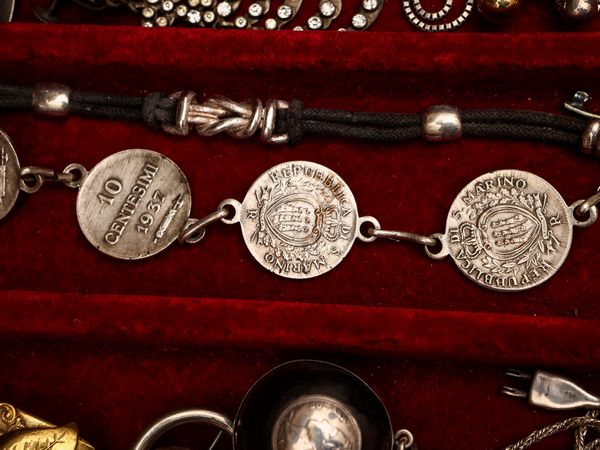 Lotto di curiosit�  - Asta L'Arte di Arredare - Associazione Nazionale - Case d'Asta italiane