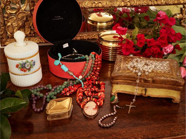 Lotto di curiosit�  - Asta L'Arte di Arredare - Associazione Nazionale - Case d'Asta italiane