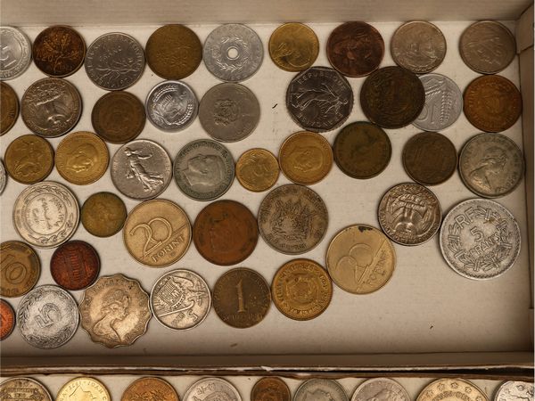 Lotto di curiosit� d'epoca  - Asta L'Arte di Arredare - Associazione Nazionale - Case d'Asta italiane