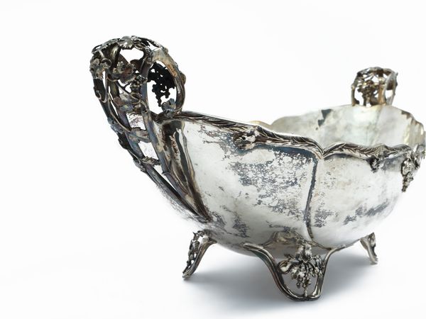 Centrotavola a navicella in argento  - Asta L'Arte di Arredare - Associazione Nazionale - Case d'Asta italiane