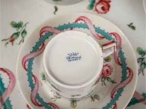 Servizio da caff� solitaire in porcellana, Richard Ginori  - Asta L'Arte di Arredare - Associazione Nazionale - Case d'Asta italiane