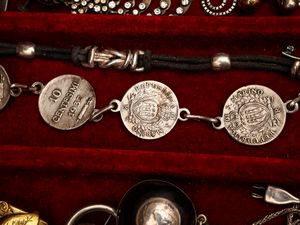 Lotto di curiosit�  - Asta L'Arte di Arredare - Associazione Nazionale - Case d'Asta italiane