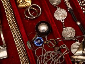 Lotto di curiosit�  - Asta L'Arte di Arredare - Associazione Nazionale - Case d'Asta italiane