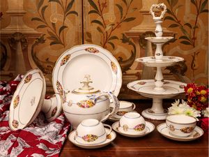 Servizio di piatti in porcellana  - Asta L'Arte di Arredare - Associazione Nazionale - Case d'Asta italiane