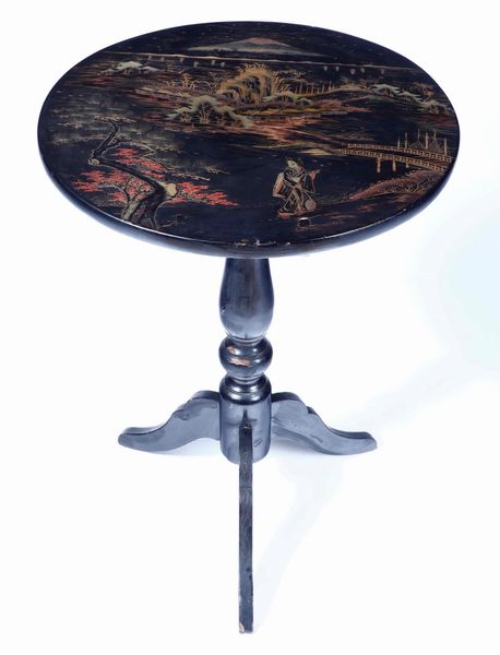 Tavolino a vela con piano laccato a chinoiserie, XIX secolo  - Asta Antiquariato febbraio - Associazione Nazionale - Case d'Asta italiane