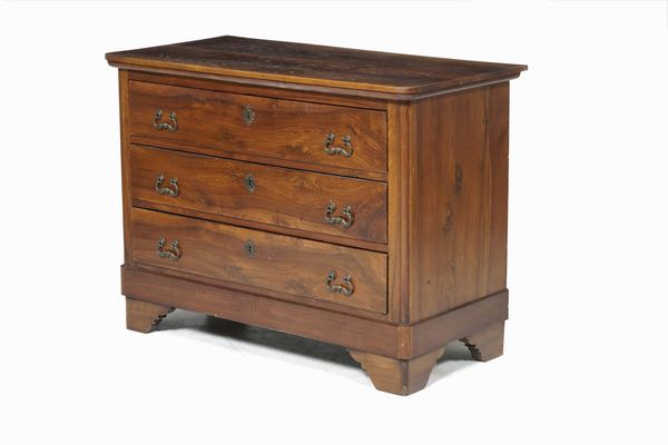 Comò a tre cassetti. XIX-XX secolo  - Asta Antiquariato febbraio - Associazione Nazionale - Case d'Asta italiane
