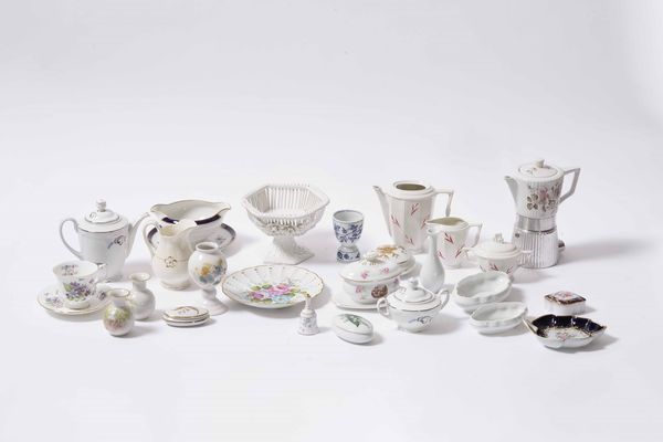 Lotto composto da vari oggetti in ceramica  - Asta Antiquariato febbraio - Associazione Nazionale - Case d'Asta italiane