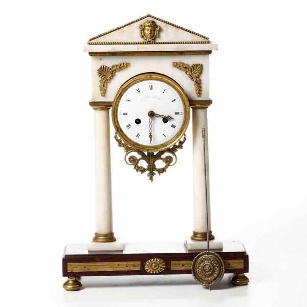 Orologio Impero a tempietto in marmo e bronzo  - Asta Antiquariato febbraio - Associazione Nazionale - Case d'Asta italiane